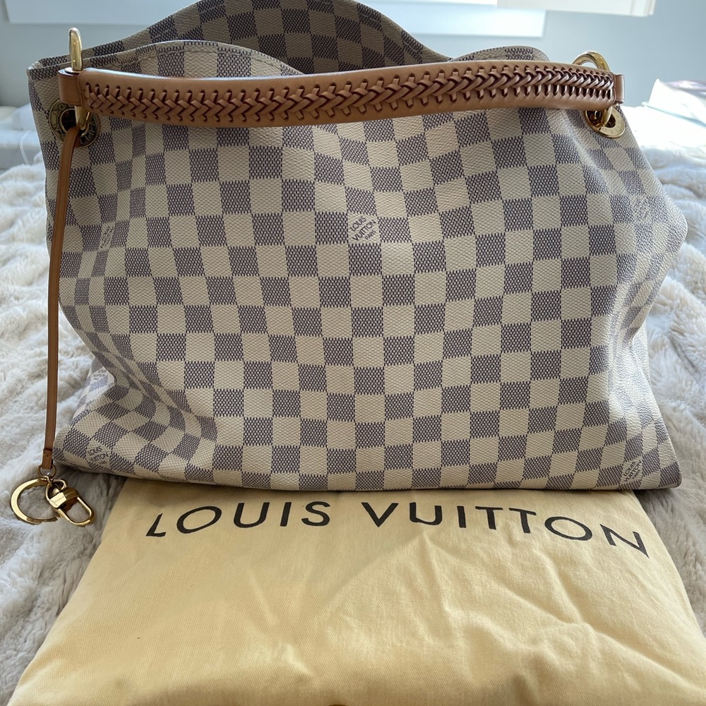 Louis Vuitton Artsy MM Bag
